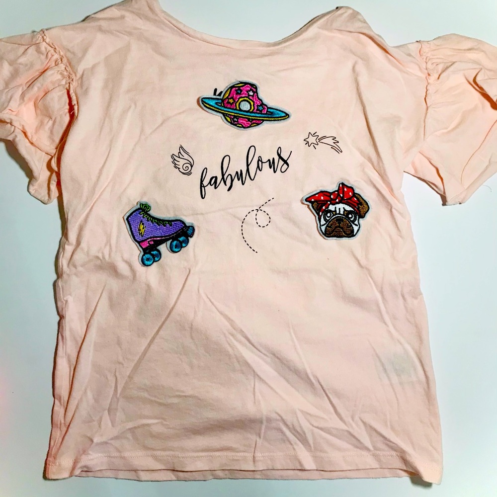 Cute light pink t-shirt!
